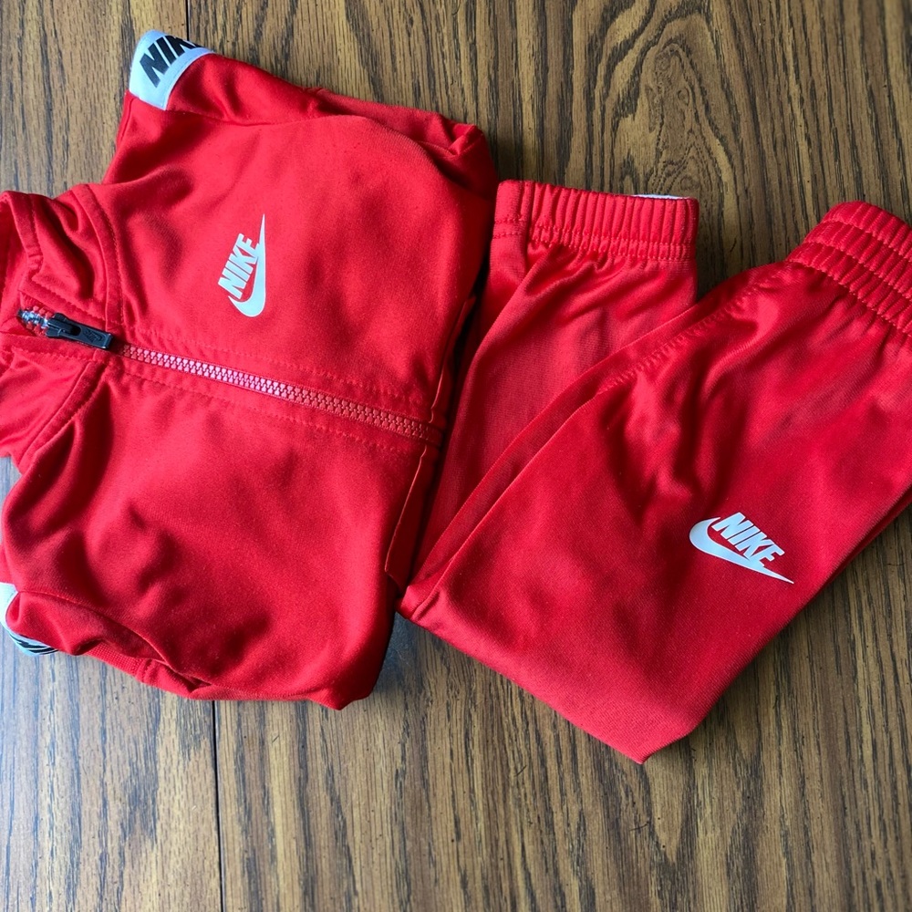 Toddler boys 2pc Nike suit